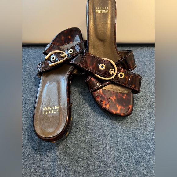 STUART WEITZMAN MULE CROSS STRAP BUCKLE TORTOISE PATENT LEATHER 9.5M - Picture 4 of 15